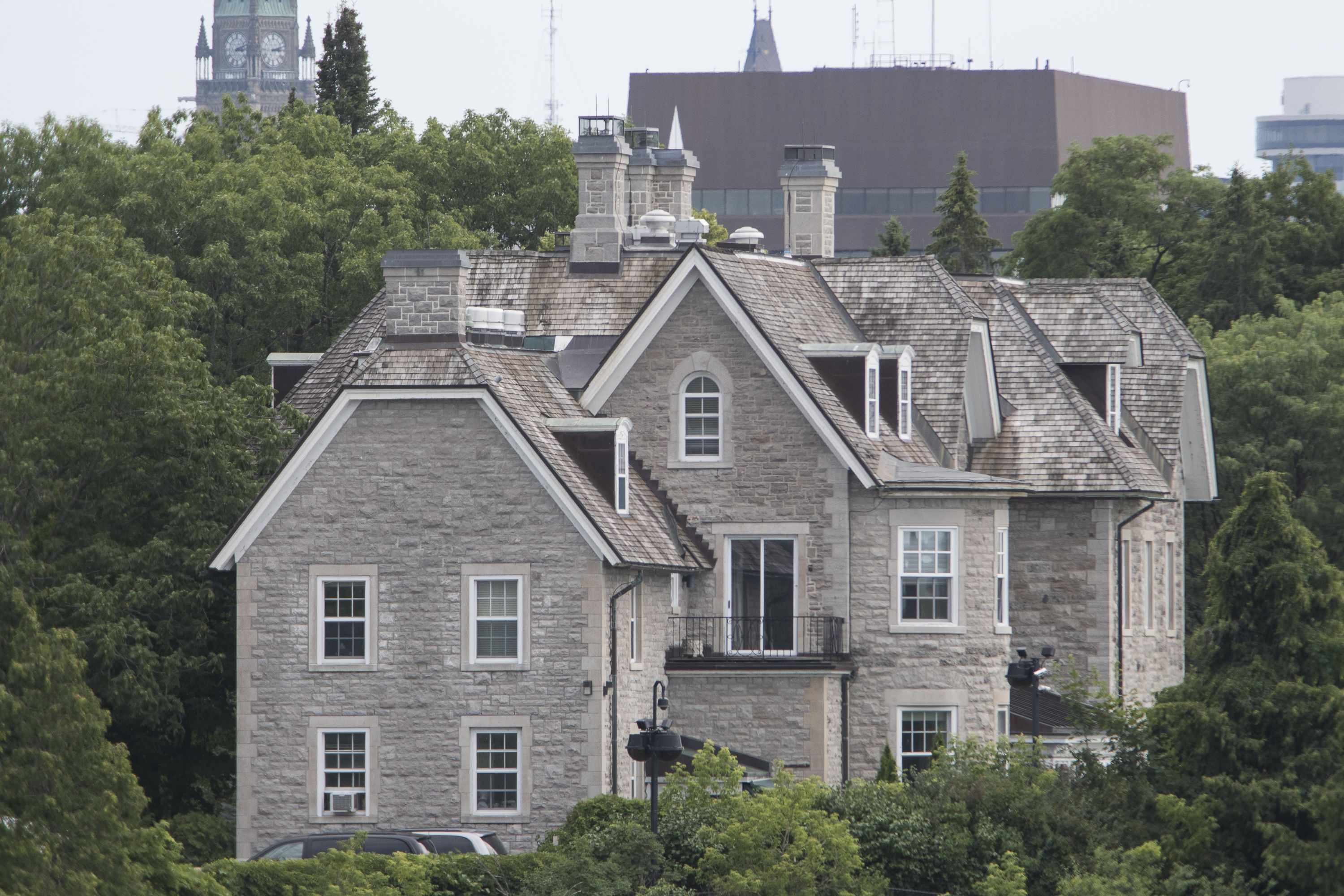 セ*ナ様 house on the hill Sabrina Maddeaux: 24 Sussex Drive is a trash palace. We should