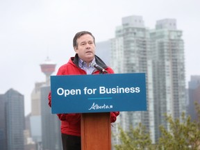 Premier Jason Kenney confirms restaurants, bars and cafes in Calgary, Brooks set to open May 25