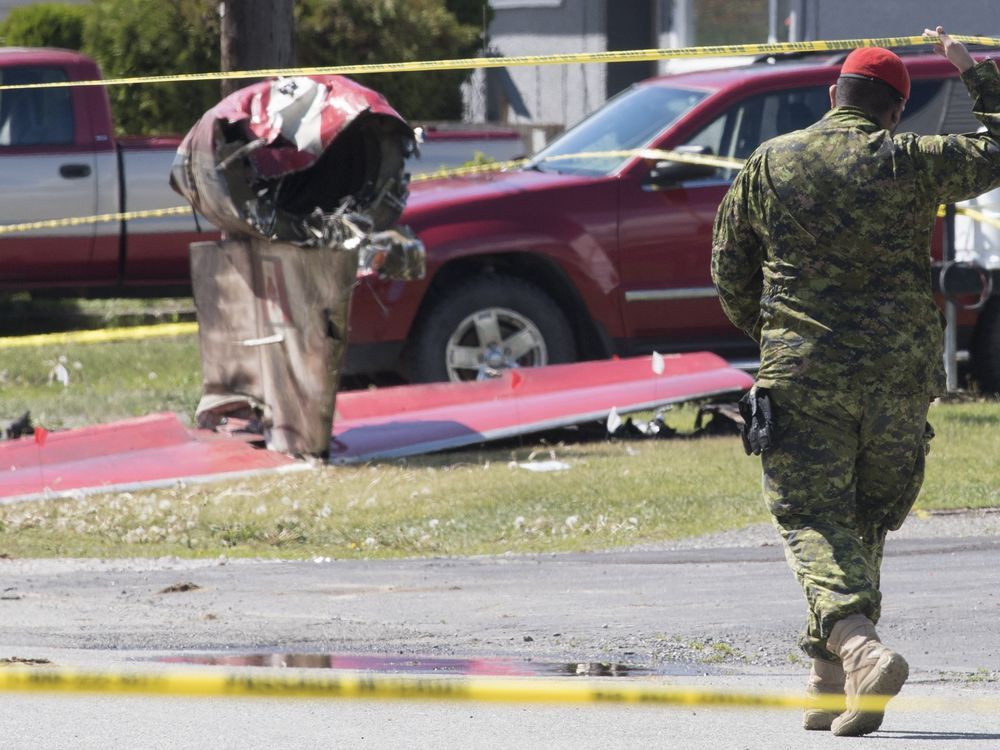 Ejection Seat Tangled With Pilot's Parachute During Snowbirds Crash In ...