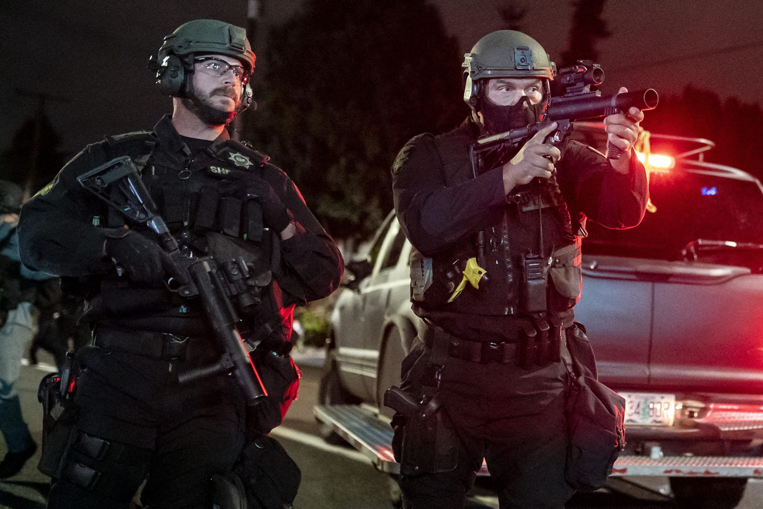 Portland police's entire crowd control unit resigns after indictment of ...