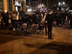 The party at the Alte Müntz was broken up by police shortly before 9 p.m. PHOTO BY @PolizeiBerlin_E/TWITTER.