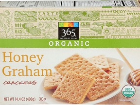 A picture of 365 Organic Honey Graham Crackers.