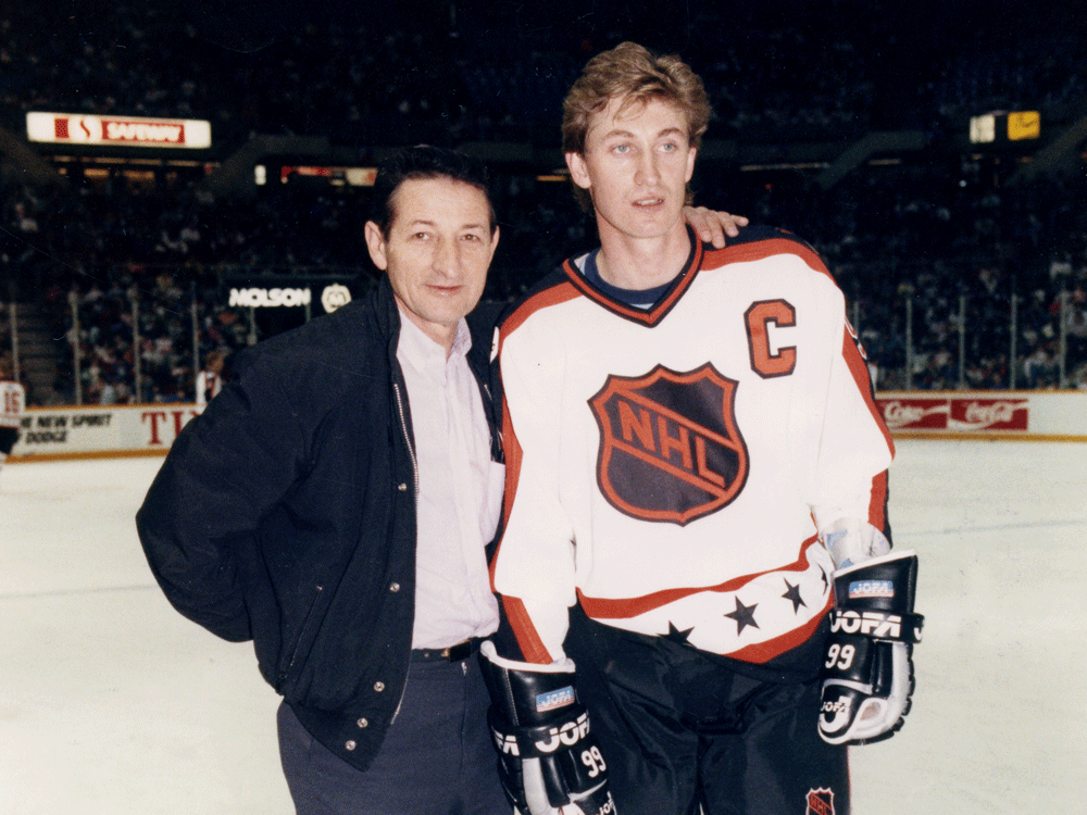  Walter Gretzky with son Wayne at the NHL all-star game in 1989.