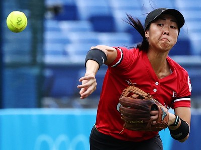 Mexico softball player apologises after team jerseys left in trash in Tokyo