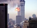 Ein entführtes Verkehrsflugzeug stürzt am 11. September 2001 in das World Trade Center in New York.