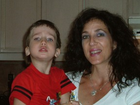Tyler Swartz mit seiner Mutter Kim auf einem undatierten Foto.
