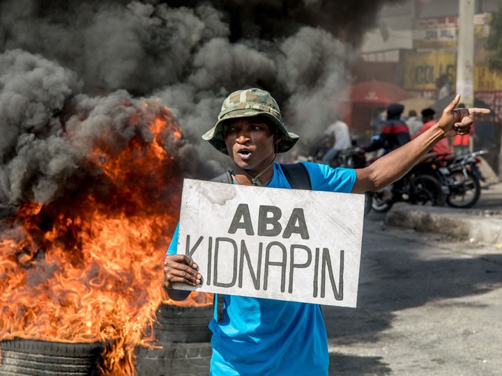  File: Haitians demonstrate in Port-au-Prince, on International Human Rights Day, demanding their right to life in the face of an upsurge in kidnappings perpetrated by gangs.