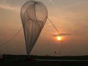 Ein Stratosphärenballon, der von der Canadian Space Agency (CSA) zum Start bereit ist.  