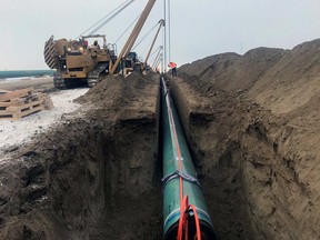 Nachdem die Trans Mountain Pipeline bei den verheerenden Überschwemmungen am 15. November in BC außer Betrieb gesetzt wurde, ist sie endlich wieder voll funktionsfähig.  Wochenlang nach den Überschwemmungen war Coastal BC aufgrund des Verlusts des Zugangs zur Pipeline, die normalerweise mehr als drei Viertel des Kraftstoffs der Region liefert, einer Benzinrationierung unterworfen.