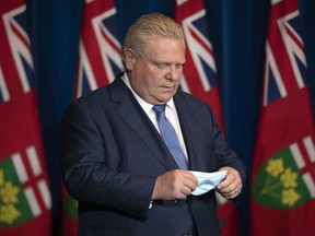 Der Premier von Ontario, Doug Ford, nimmt am Montag, den 3. Januar 2022, an einer Pressekonferenz in Toronto teil.