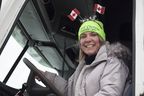 Claudia Winterhalter une conductrice de camion en route vers Ottawa faisant partie du convoi.  Crédit : Racheal Parent