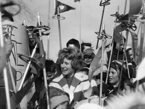 Anne Heggtveit in 1960, surrounded by young fans with ski poles.