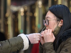 A person receives a Covid-19 test on January 4, 2022, in New York City. - The U.S. recorded more than 1 million COVID-19 cases on January 3, 2022, according to data from Johns Hopkins University, as the Omicron variant continues to spread at a blistering pace. (Photo by ANGELA WEISS / AFP)