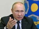 俄罗斯总统弗拉基米尔·普京于 2022 年 1 月 10 日在莫斯科郊外的新奥加廖沃国家住所举行的集体安全条约组织 (CSTO) 理事会紧急视频会议上发表讲话，重点关注哈萨克斯坦局势。 