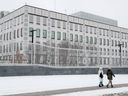 People walk near the US Embassy in Kiev, Ukraine on January 24, 2022. The US said in a statement that it ordered eligible family members of staff to leave their embassy in Ukraine and said all citizens should consider leaving because of the threat of military action from Russia.  REUTERS / Gleb Garanich