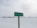 Ein Wegweiser für die kleine Grenzstadt Emerson, in der Nähe des Grenzübergangs Kanada-USA, wo eine vierköpfige Familie erfroren aufgefunden wurde.