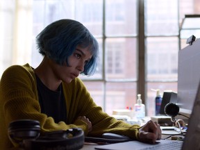 Zoe Kravitz plays tech worker Angela Childs in Kimi.