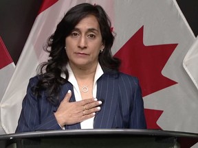 Kanadas Verteidigungsministerin Anita Anand entschuldigt sich am 13. Dezember 2021 für sexuelles Fehlverhalten im Militär. Quelle: Canadian Armed Forces