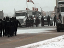 RCMP in Coutts, Alberta, Blockade von Truckern und anderen, die gegen COVID-19-Maßnahmen am US-Grenzübergang in Alberta protestieren, 1. Februar 2022.