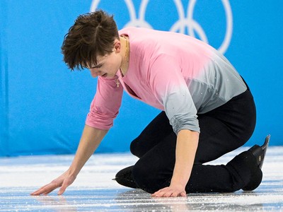 Rough start to Olympic figure skating team event puts Canada on thin ice