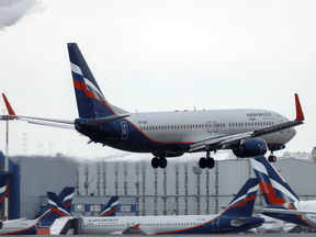 Ein Aeroflot-Flugzeug landet am internationalen Flughafen Scheremetjewo in Moskau, 12. März 2022.