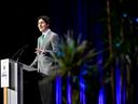 Premierminister Justin Trudeau hält auf dem GLOBE Forum 2022 in Vancouver, British Columbia, Kanada, am 29. März 2022 eine Grundsatzrede zu seinem Emissionsminderungsplan. REUTERS/Jennifer Gauthier 