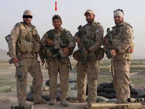 Der ehemalige Veteran der kanadischen Streitkräfte, der einfach als „Wali“ bekannt ist, zweiter links, diente im 22. Regiment in Afghanistan und befindet sich jetzt in der Ukraine.