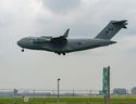 Die Royal Canadian Air Force C-17 Globemaster kommt am Sonntag, den 8. August 2021, mit einer humanitären Luftbrücke afghanischer Flüchtlinge von der Ali Al Salem Air Base in Kuwait am Toronto Pearson International Airport an.
