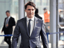 Le premier ministre Justin Trudeau arrive avant le sommet de l'OTAN au siège de l'OTAN à Bruxelles le 24 mars 2022.