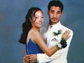 Ein Foto von Hae Min Lee und Adnan Syed beim Abschlussball der Junioren aus der HBO-Dokumentarserie „The Case Against Adnan Syed“.