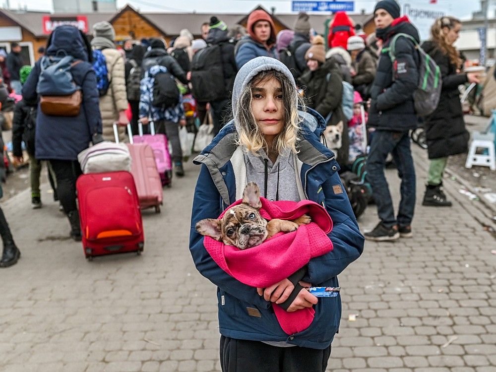 'Part of the family': Ukrainians leave everything behind at the border ...