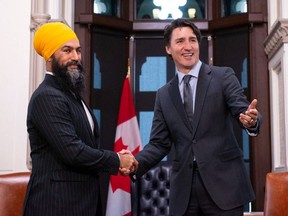 NDP-Chef Jagmeet Singh und Premierminister Justin Trudeau sind auf einem Aktenfoto vom Parliament Hill zu sehen.