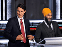 Der liberale Führer Justin Trudeau und der NDP-Vorsitzende Jagmeet Singh vor Beginn der Debatte der englischsprachigen Führer der Bundestagswahl in Gatineau, Que., am 9. September 2021.