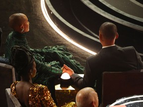 Will Smith und seine Frau Jada warten auf die Bekanntgabe des Oscars als bester Hauptdarsteller bei den 94. Academy Awards.