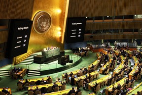 Kanada gehörte zu den Mitgliedern des UN-Menschenrechtsrats, die am Donnerstag dafür gestimmt haben, Russland wegen seiner Invasion in der Ukraine auszuweisen.  China, Kuba, Nordkorea, Iran und Syrien (die ebenfalls Mitglieder des Rates sind) stimmten gegen die Maßnahme.