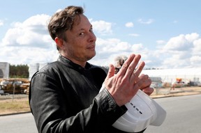 Der reichste Mann der Welt, Elon Musk (der die kanadische Staatsbürgerschaft besitzt, erinnern Sie sich) hat gerade einen Deal zum Kauf von Twitter für 44 Milliarden US-Dollar abgeschlossen.  Es wird erwartet, dass die Social-Media-Site, die sowohl in der kanadischen als auch in der Weltpolitik eine übergroße Rolle spielt, unter der Führung von Musk einen absolutistischeren Ansatz in Bezug auf die freie Meinungsäußerung verfolgen und weitaus zurückhaltender sein wird, Konten wegen angeblicher politischer Unangemessenheiten zu sperren.