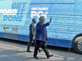 „Get It Done“: Ontario PC Leader Doug Ford und lokaler Kandidat Ross Romano Kampagne in Sault Ste.  Marie am 7. Mai 2022.