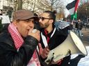 Khaled Barakat spricht 2015 auf einer Kundgebung in Brüssel. Israelische Geheimdienste rufen Barakat an 