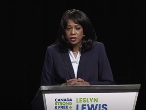 Kandidatin Leslyn Lewis bei der ersten Führungsdebatte der Konservativen am 5. Mai 2022 in Ottawa.