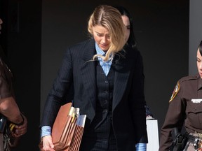 Amber Heard a affronté son ex-mari, l'acteur Johnny Depp, lors d'un procès en diffamation en mai 2022.