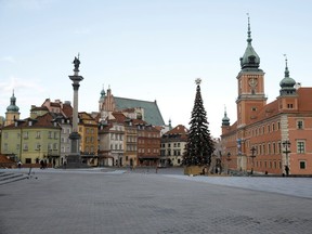 Widok ogólny na plac Fort na starówce Warszawy w dniu 28 grudnia 2020 r.