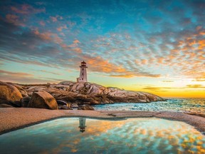 Peggy's Cove, 40 minuten buiten Halifax, was de afgelopen week de meest gezochte bestemming voor Canadese reizigers, volgens KAYAK. Getty Images/iStockPhoto