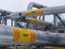 Russlands staatlicher Gaskonzern Gazprom macht für den Rückgang der Lieferungen eine Turbine für eine Kompressorstation des Pipelinenetzes verantwortlich, die in Kanada repariert wird.