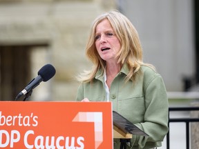 Rachel Notley, Leiterin der NDP von Alberta, spricht am 1. Juni 2022 bei einer Pressekonferenz in Calgary.