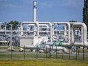 Blick auf Rohrsysteme und Absperrorgane an der Gasempfangsstation der Ostseepipeline Nord Stream 1 und der Übergabestation der Ferngasleitung OPAL (Ostsee-Pipeline-Anbindungsleitung) in Lubmin, Deutschland, 21. Juni 2022.