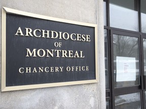 Die Kanzlei der Erzdiözese Montreal ist am Montag, 15. Februar 2021, in Montreal zu sehen.  Eine Prüfung von Akten aus mehr als 80 Jahren in neun Diözesen von Quebec, einschließlich der Diözesen in Montreal und Gatineau, ergab mindestens 87 Missbraucher in ihren Reihen, wie ein pensionierter Richter des Obersten Gerichtshofs von Quebec festgestellt hat.