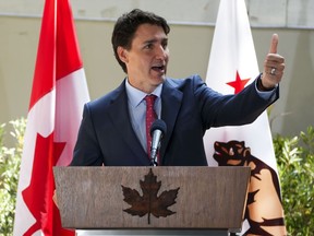 Premierminister Justin Trudeau nimmt am 9. Juni in Los Angeles an einer Unterzeichnungszeremonie und gemeinsamen Medienpräsenz mit dem kalifornischen Gouverneur Gavin Newsom teil.