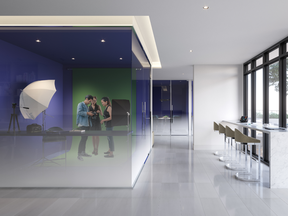 Der Green-Screen-Raum in Southport, der im Frühjahr 2026 nach Swansea kommt und von Tomas Pearce entworfen wurde, wird ebenfalls mit Beleuchtung, einem Stativ und einer akustischen Schallisolierung ausgestattet.