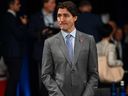 Premierminister Justin Trudeau blickt am 29. Juni im Ifema-Kongresszentrum in Madrid auf den Beginn der ersten Plenarsitzung des NATO-Gipfels.