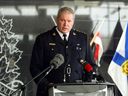 RCMP Chief Superintendent Chris Leather spricht am 20. April 2020 im RCMP-Hauptquartier in Dartmouth, NS, nach einer tödlichen Massenerschießung in der Provinz.